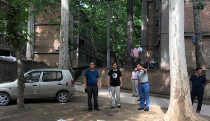 集团副总胡治刚一行前往蝴蝶表厂眷属区进行现场调研