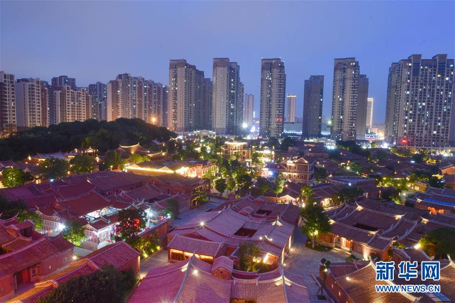 （新华全媒头条·壮阔东方潮　奋进新时期——庆祝鼎新盛开40年·图文互动）（1）敢为全国先 爱拼才会赢——“晋江经验”启迪录 